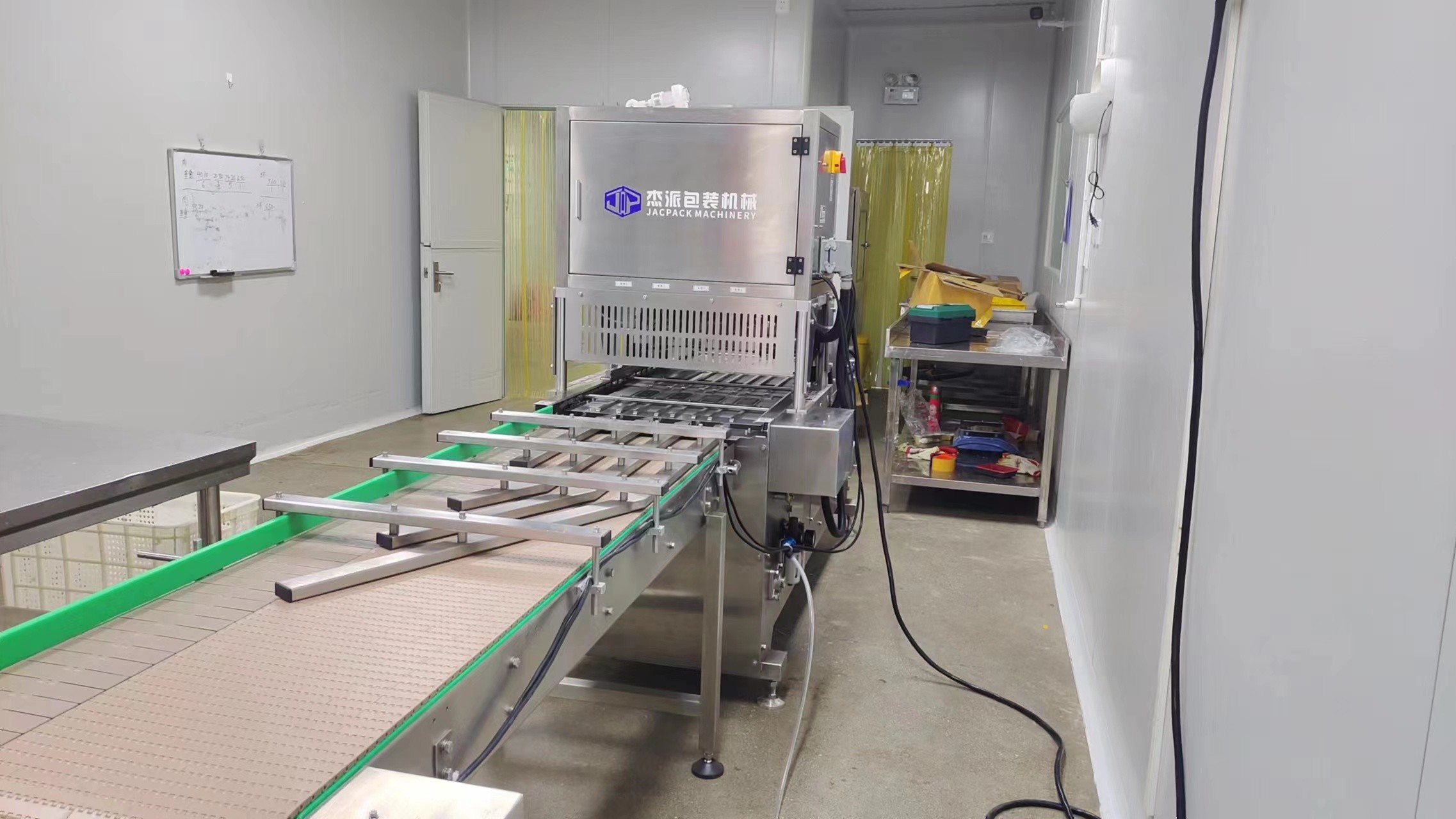 บล็อกบริษัทล่าสุดเกี่ยวกับ การเสริมพลังของอัตโนมัติ: การเปลี่ยนแปลงและการก้าวหน้าในเครื่องบรรจุอาหารอัตโนมัติ